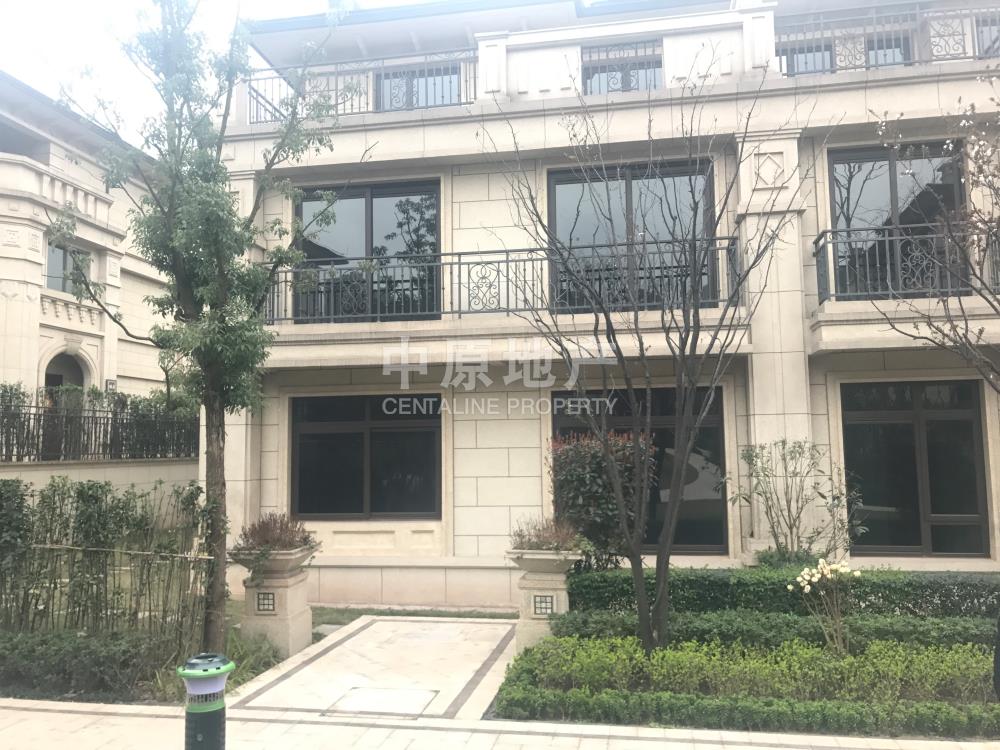 龙湖两江新宸旭宸独拼别墅,端户大花园,小溪景观带连接花园.